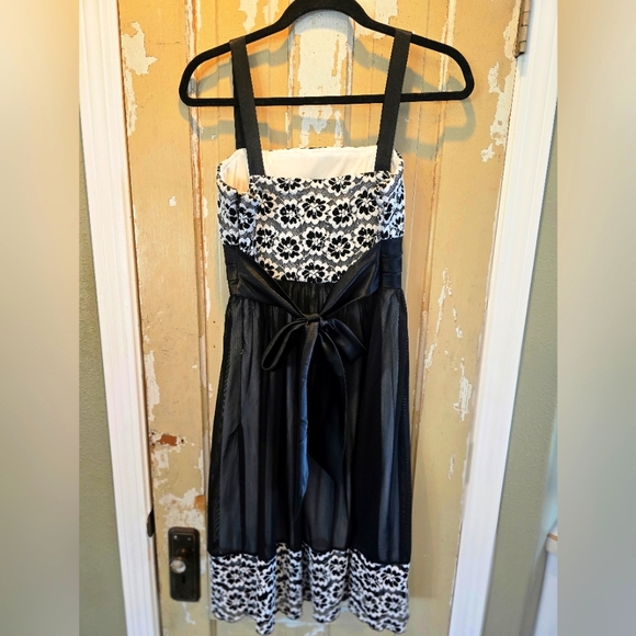 dressbarn Black and White Floral Womens Midi Dress Size 8 - Picture 3 of 7